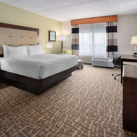 Wyndham Garden Buffalo Downtown Bagian luar foto