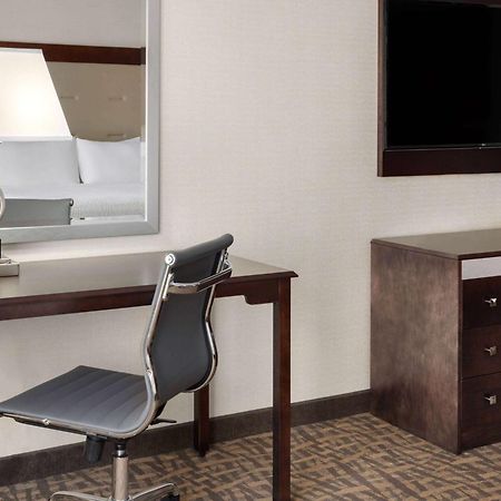 Wyndham Garden Buffalo Downtown Bagian luar foto