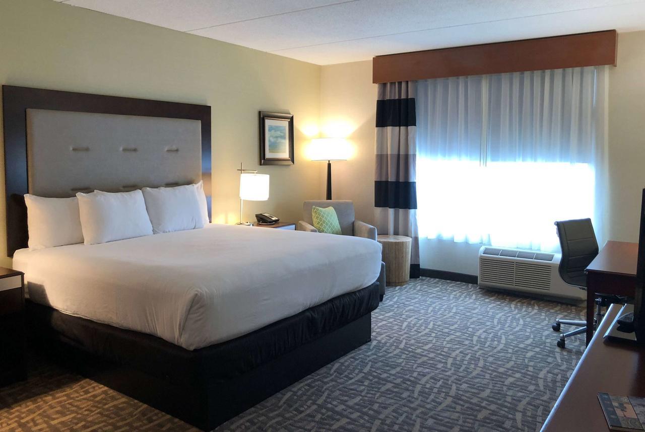 Wyndham Garden Buffalo Downtown Bagian luar foto