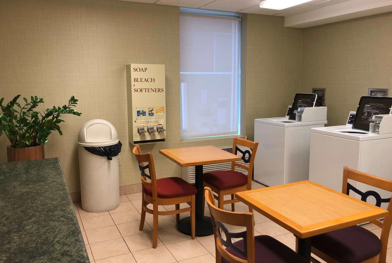 Wyndham Garden Buffalo Downtown Bagian luar foto