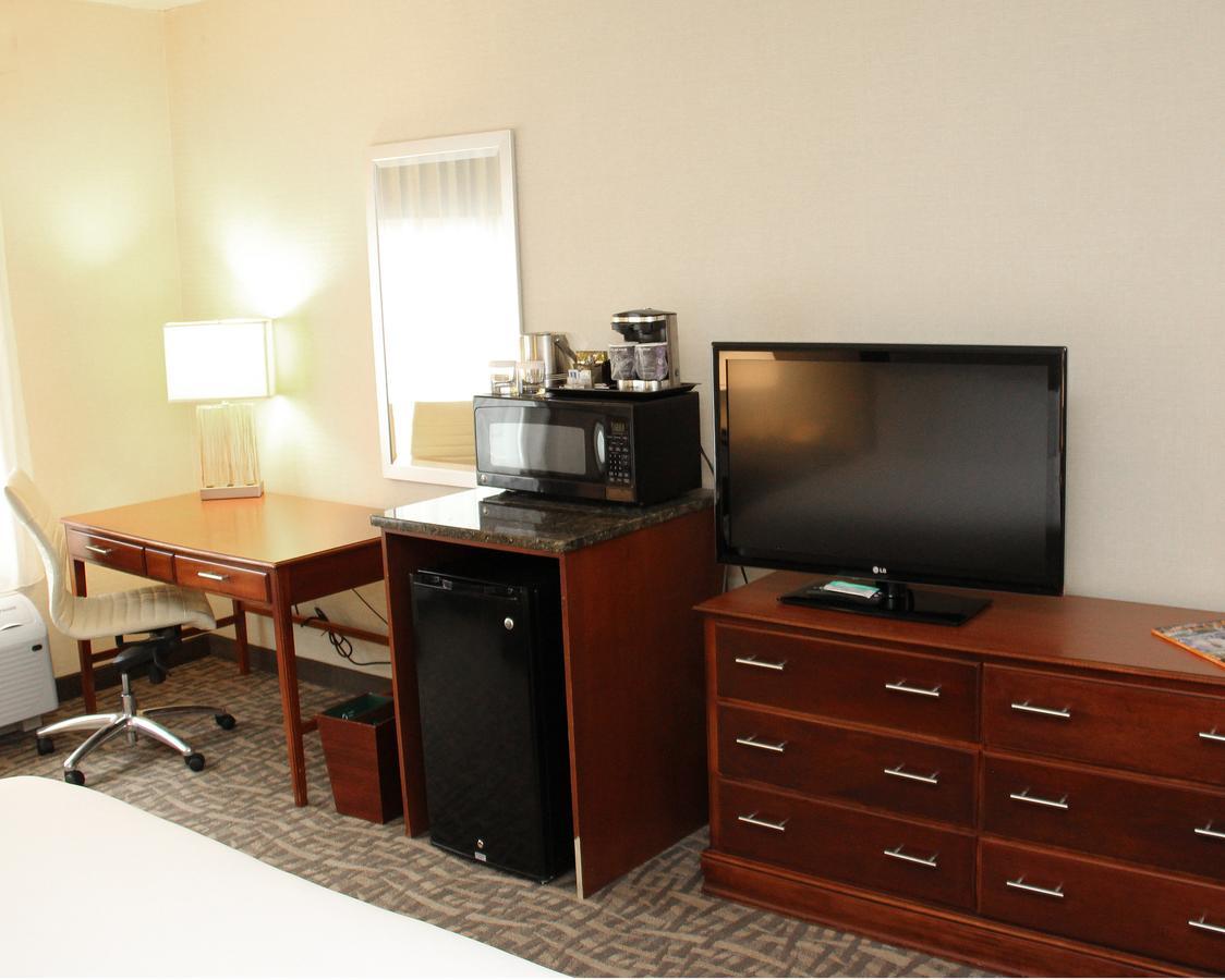 Wyndham Garden Buffalo Downtown Bagian luar foto