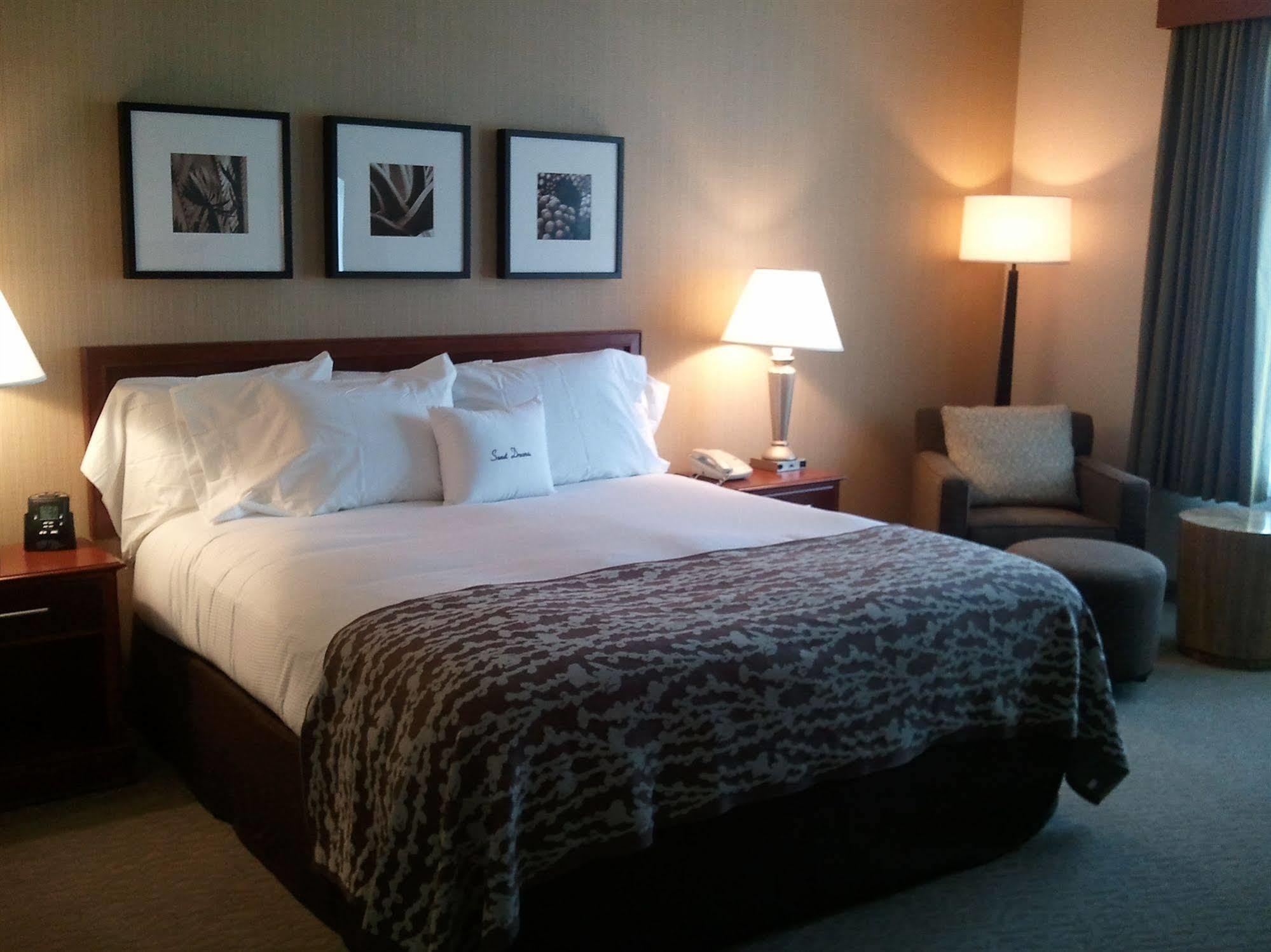 Wyndham Garden Buffalo Downtown Bagian luar foto