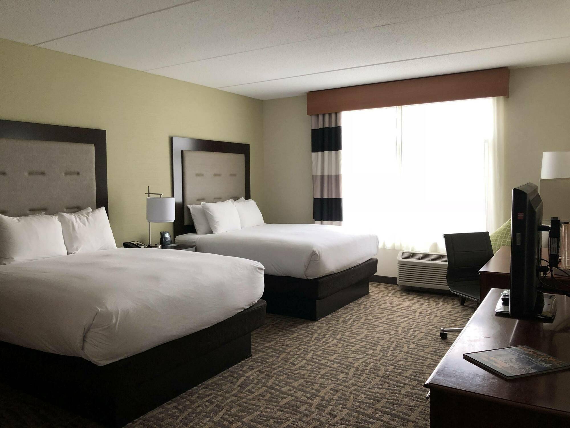 Wyndham Garden Buffalo Downtown Bagian luar foto