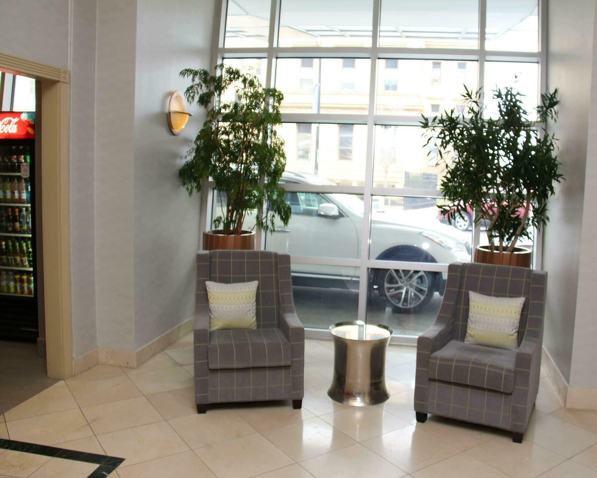 Wyndham Garden Buffalo Downtown Bagian luar foto